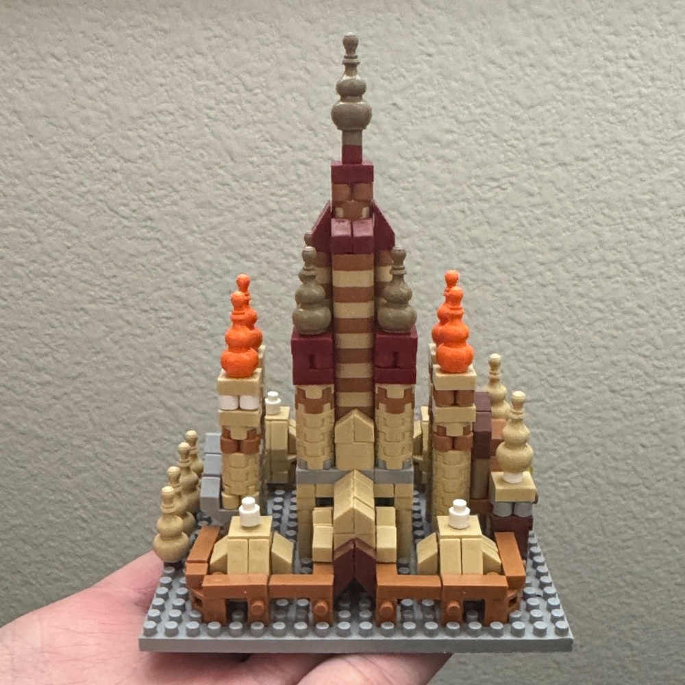 Barcelona Sagrada Família Pre-Built Miniature Building Block Set